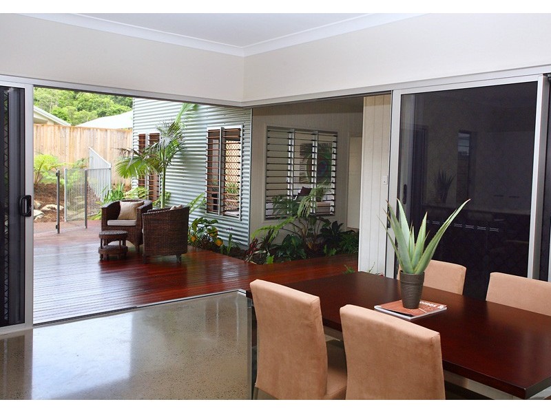 100 Roberts Drive, Trinity Beach QLD 4879