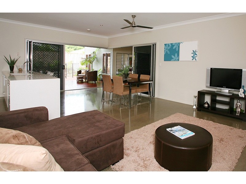 100 Roberts Drive, Trinity Beach QLD 4879