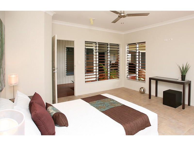 100 Roberts Drive, Trinity Beach QLD 4879