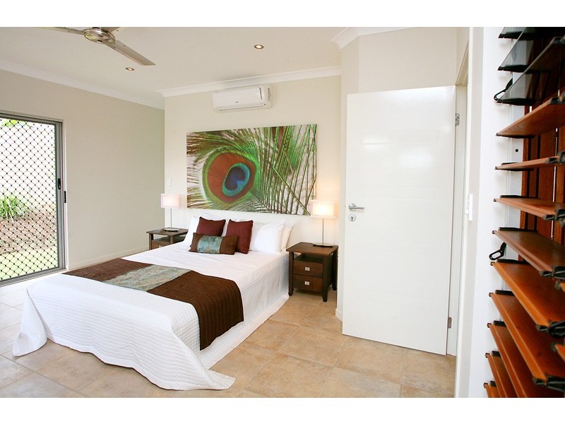 100 Roberts Drive, Trinity Beach QLD 4879