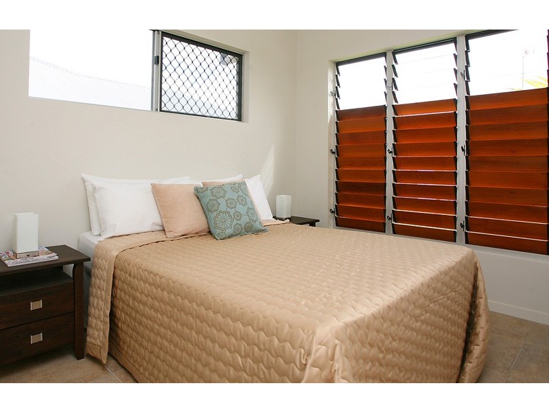 100 Roberts Drive, Trinity Beach QLD 4879