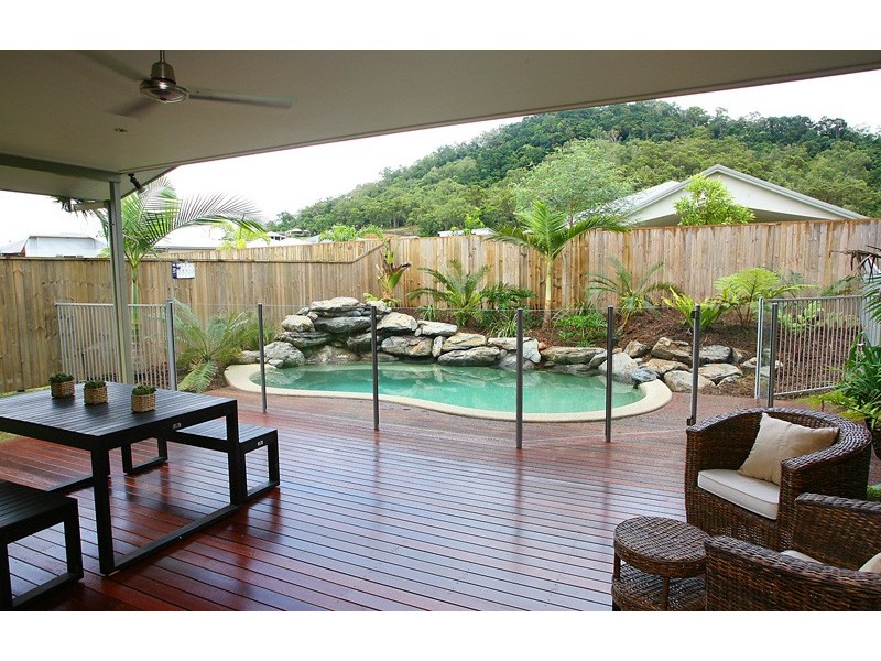 100 Roberts Drive, Trinity Beach QLD 4879