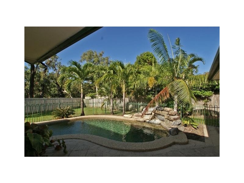 3 Helsdon Close, Clifton Beach QLD 4879