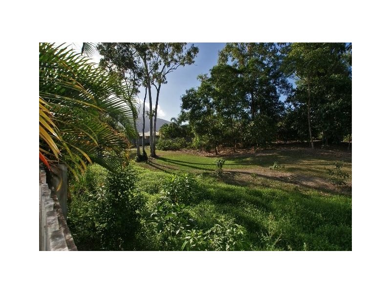 3 Helsdon Close, Clifton Beach QLD 4879