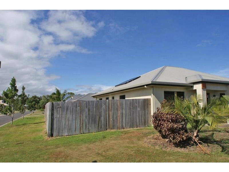 5 Moojeeba Way, Trinity Park QLD 4879