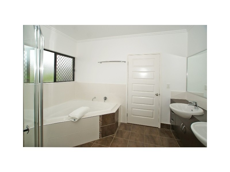 1 Catamaran Circuit, Trinity Beach QLD 4879