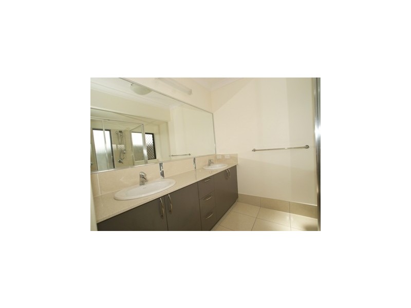 35 Aurelia Street, Palm Cove QLD 4879