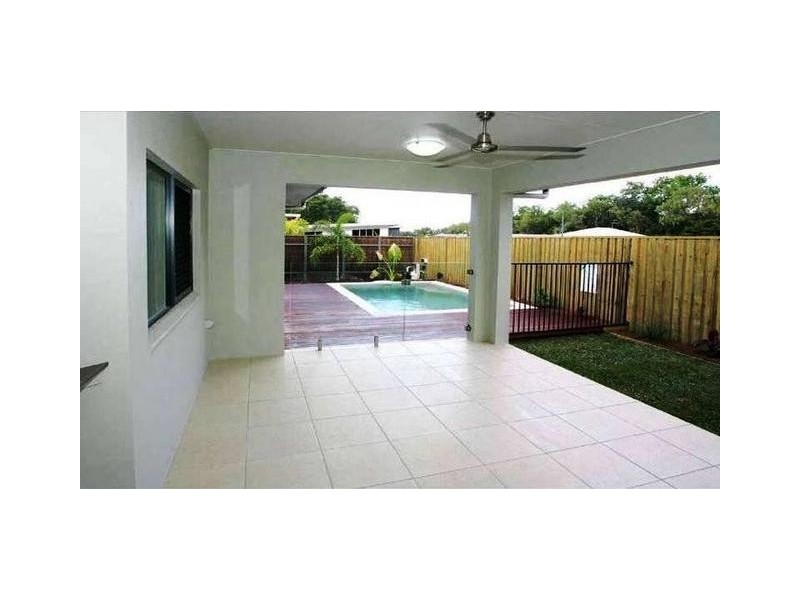 35 Aurelia Street, Palm Cove QLD 4879