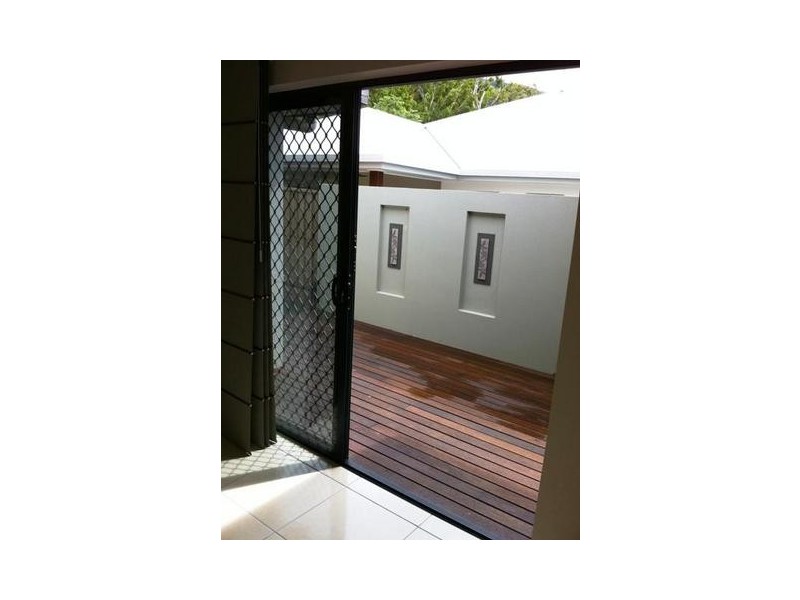 35 Aurelia Street, Palm Cove QLD 4879