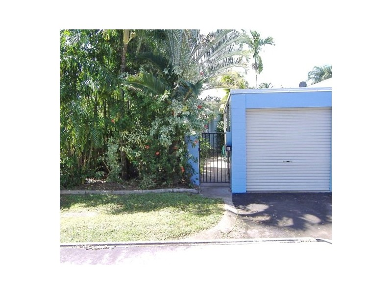 8 Rainy Mountain Place, Smithfield QLD 4878