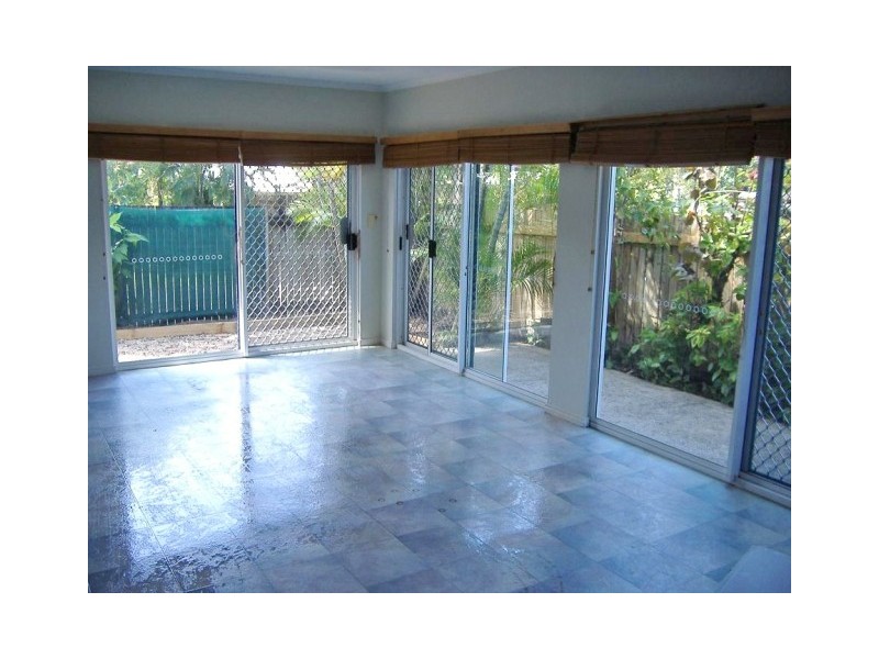 8 Rainy Mountain Place, Smithfield QLD 4878