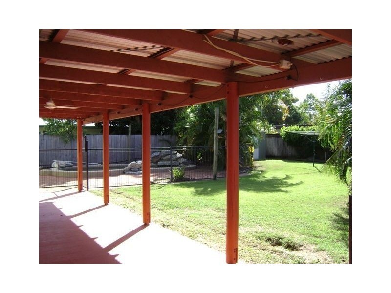 10 Hickory Street, Holloways Beach QLD 4878