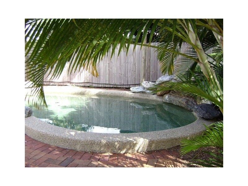 10 Hickory Street, Holloways Beach QLD 4878