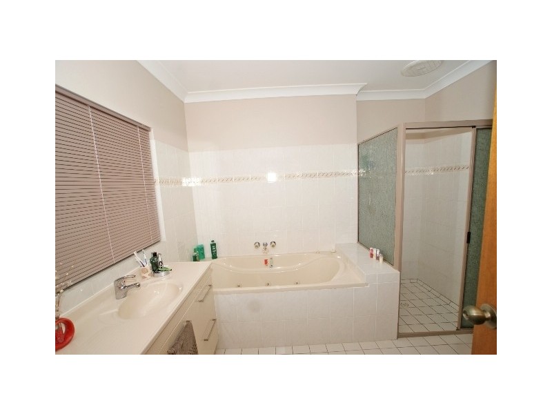 5 Ellwood Close, Kewarra Beach QLD 4879