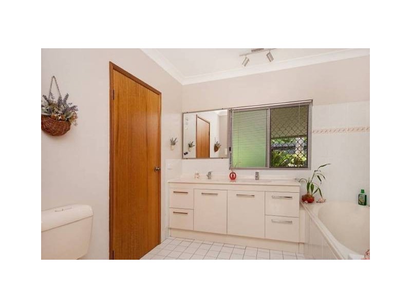 5 Ellwood Close, Kewarra Beach QLD 4879