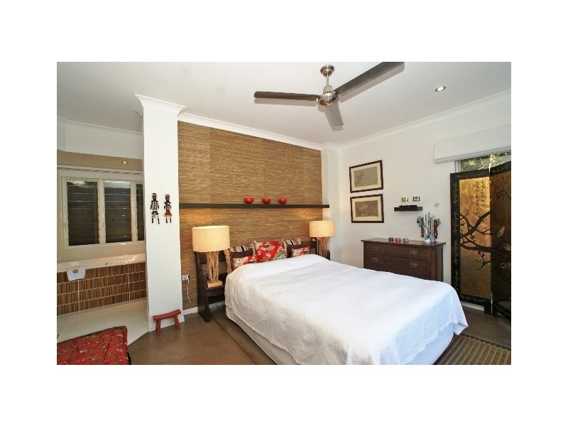 12 Muller Street, Palm Cove QLD 4879