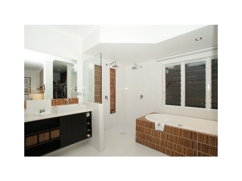 12 Muller Street, Palm Cove QLD 4879