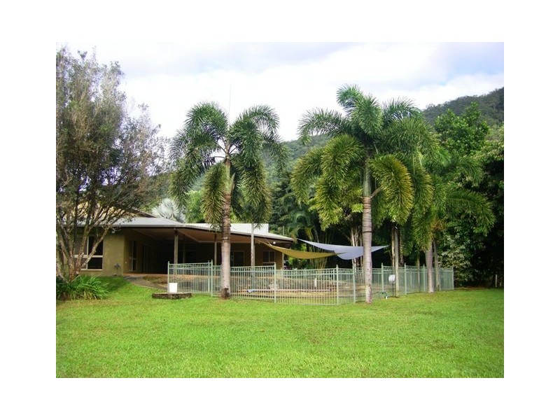 25-27 Runnymede Avenue, Redlynch QLD 4870