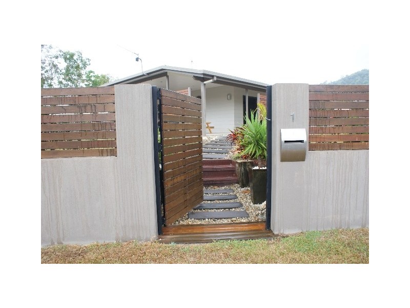 1 Escape Close, Clifton Beach QLD 4879