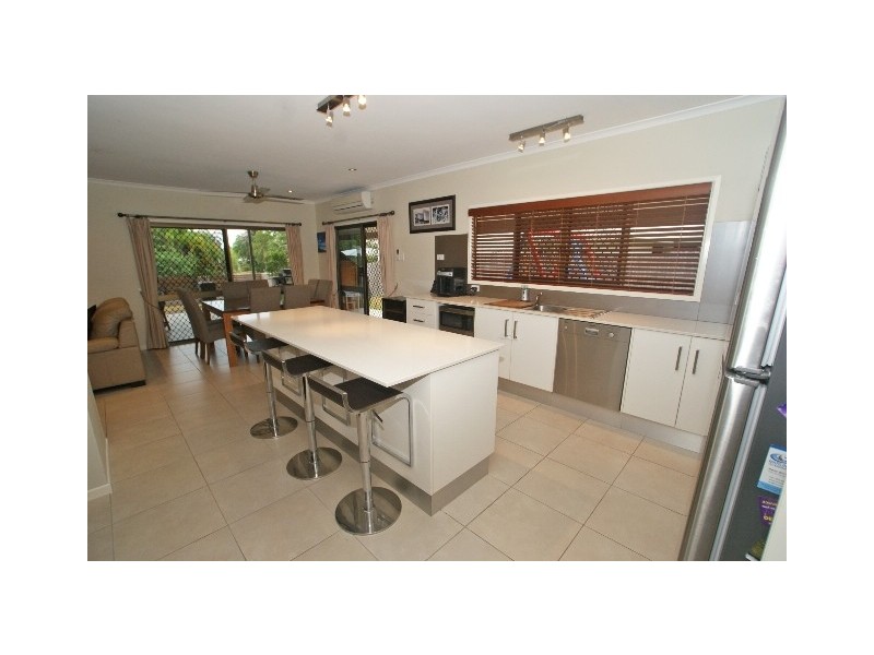 1 Escape Close, Clifton Beach QLD 4879