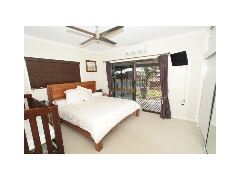 1 Escape Close, Clifton Beach QLD 4879