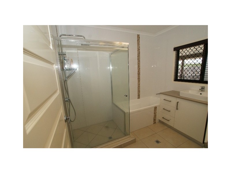 1 Escape Close, Clifton Beach QLD 4879