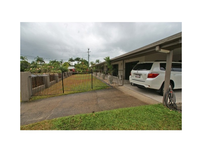 1 Escape Close, Clifton Beach QLD 4879