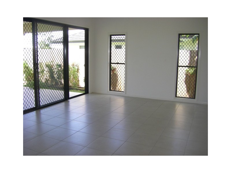 25 Seton Street, Trinity Park QLD 4879