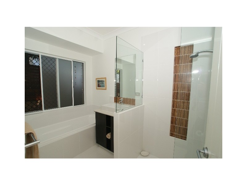 12 Muller Street, Palm Cove QLD 4879