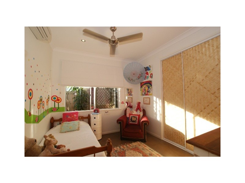 12 Muller Street, Palm Cove QLD 4879