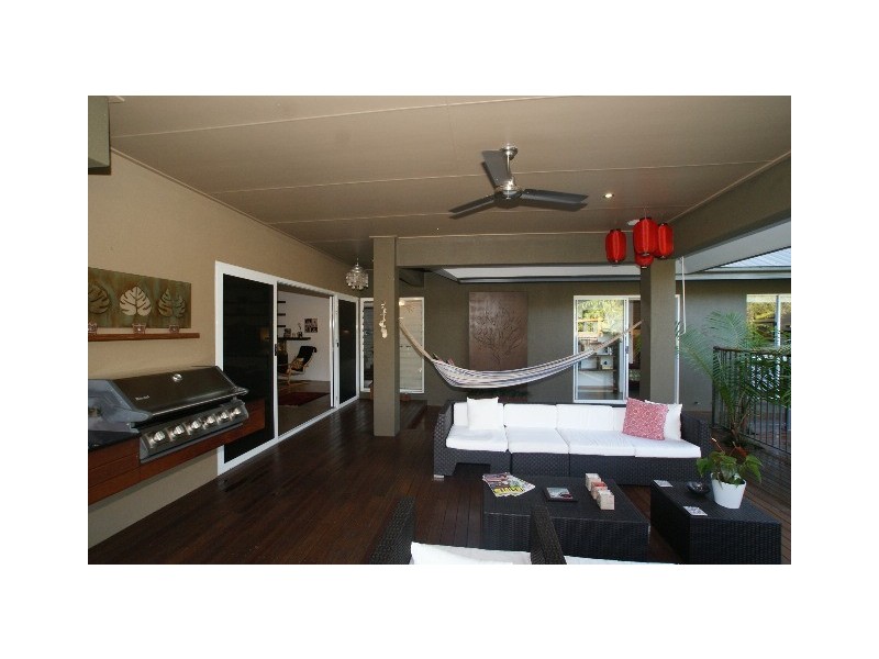 12 Muller Street, Palm Cove QLD 4879