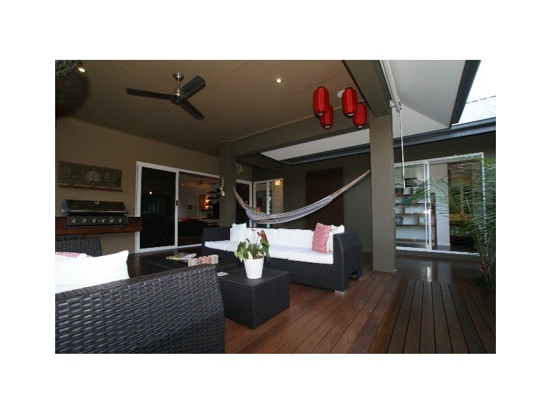 12 Muller Street, Palm Cove QLD 4879