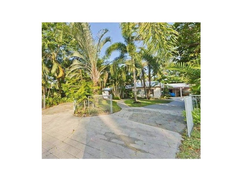 1 Wallum Close, Holloways Beach QLD 4878