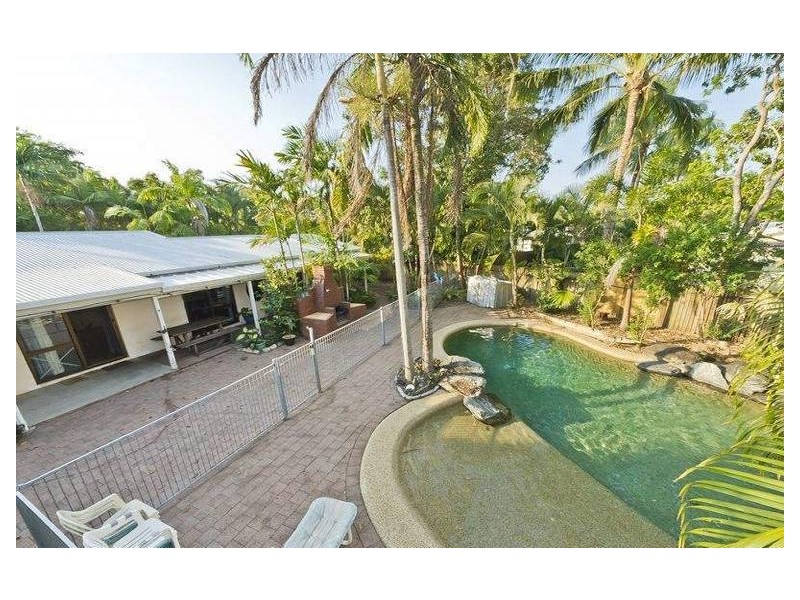 1 Wallum Close, Holloways Beach QLD 4878