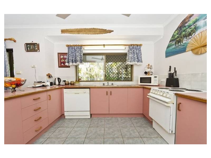 1 Wallum Close, Holloways Beach QLD 4878