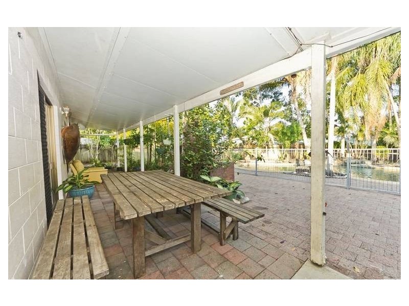 1 Wallum Close, Holloways Beach QLD 4878