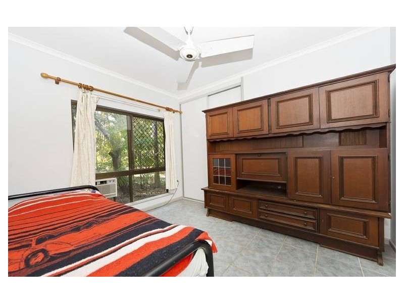 1 Wallum Close, Holloways Beach QLD 4878