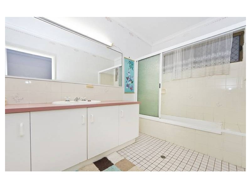 1 Wallum Close, Holloways Beach QLD 4878