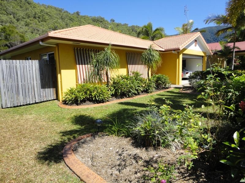 11 Greenhaven Street, Clifton Beach QLD 4879