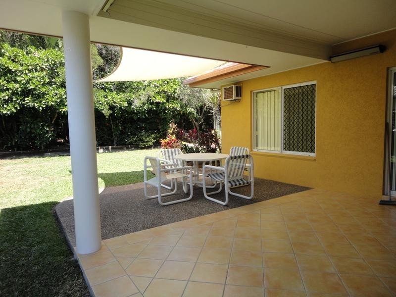11 Greenhaven Street, Clifton Beach QLD 4879