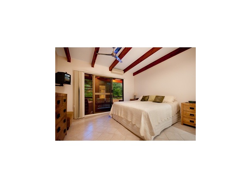 5 UPOLU ESPLANADE, Clifton Beach QLD 4879