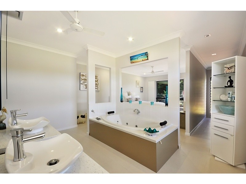 14 Retreat Close, Palm Cove QLD 4879