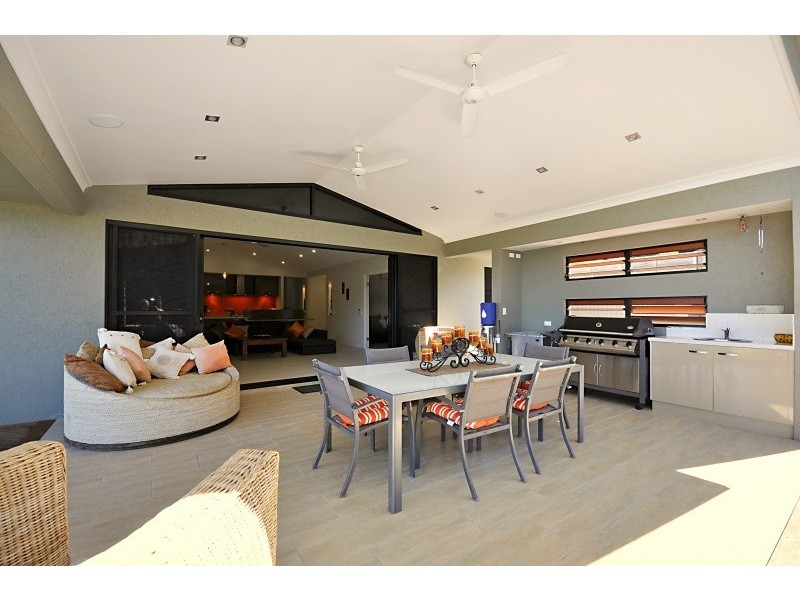 14 Retreat Close, Palm Cove QLD 4879