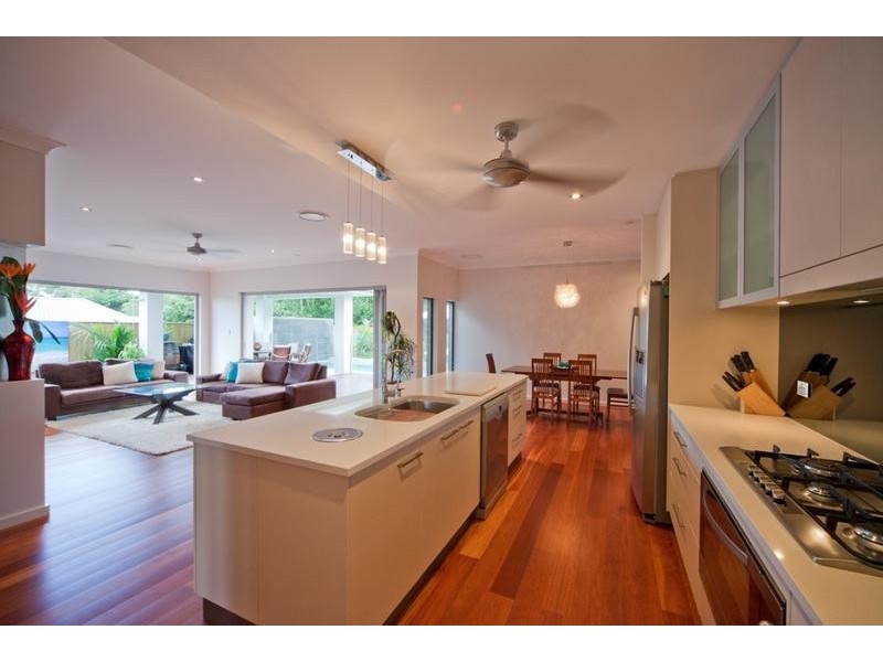 21 Muller Street, Palm Cove QLD 4879