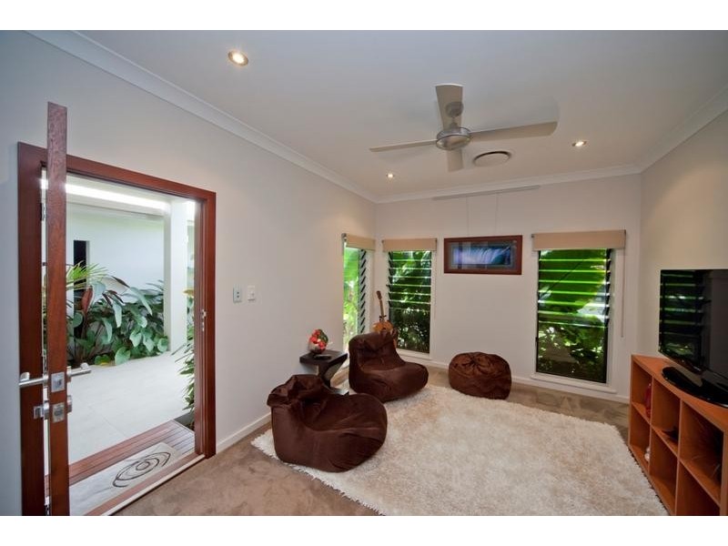 21 Muller Street, Palm Cove QLD 4879