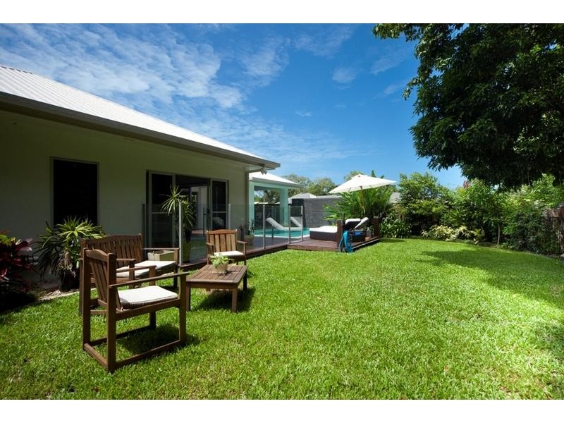 21 Muller Street, Palm Cove QLD 4879