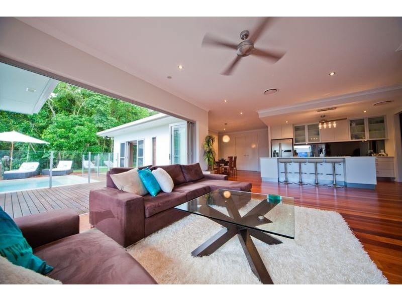 21 Muller Street, Palm Cove QLD 4879