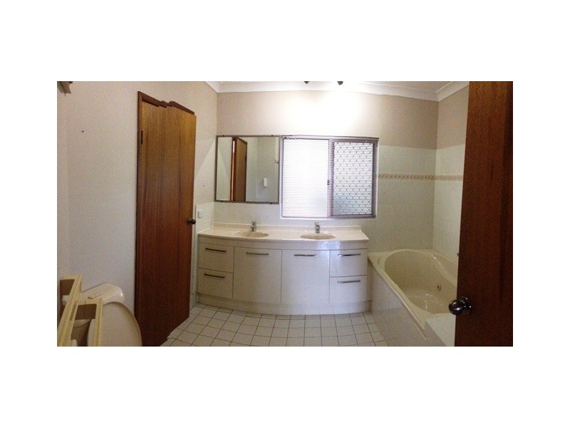 5 Ellwood Close, Kewarra Beach QLD 4879