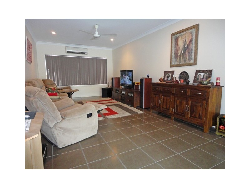 25 Palmetto Street, Palm Cove QLD 4879