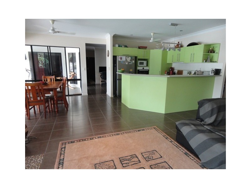 25 Palmetto Street, Palm Cove QLD 4879
